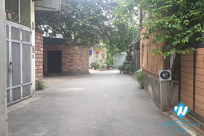 Beautiful house with 4 bedrooms for rent in Dang Thai Mai, near the lake .